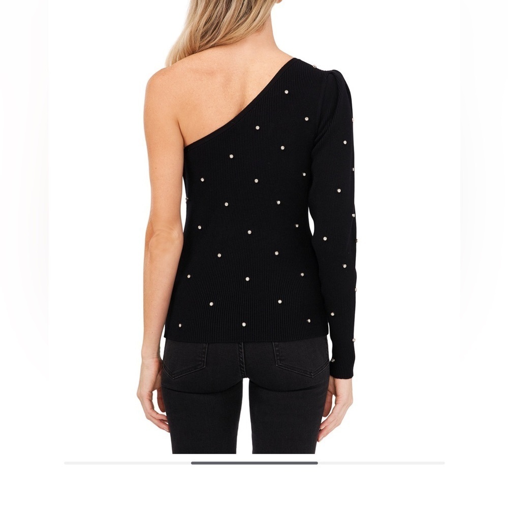 CeCe Black Sweater with Gold Accents
Caja 6 - Picture 2 of 4